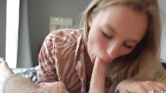 Блонди захотела секса и сама полезла к сладкому члену