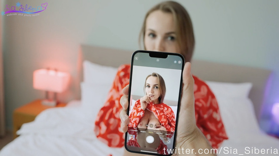 Она попросила меня сделать ей пару фоток и заслужил на секс