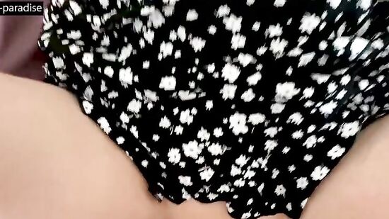 Жена надевает презерватив мужу на член и он входит в неё