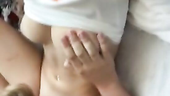 Любительский кунилингус от первого лица, когда девушка снимает на телефон