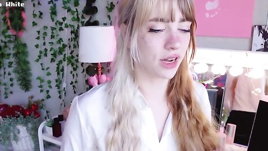 Ролевая игра с молодой милашкой от первого лица