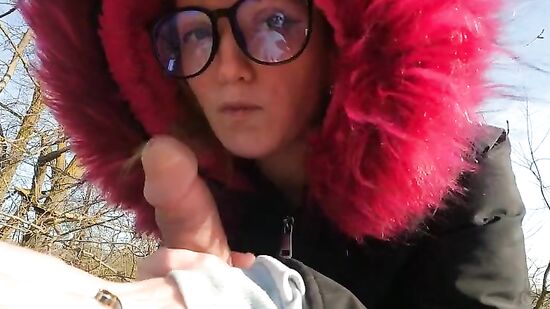 Сделала минет и дала в анал прямо на улице с густой спермой на лицо