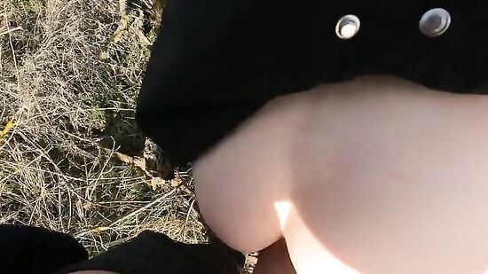 Сделала минет и дала в анал прямо на улице с густой спермой на лицо