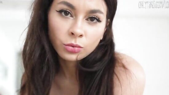 Сейчас курьер же должен прийти, а ну быстро одевайся!!1