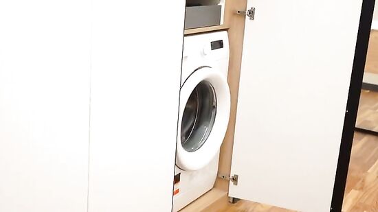 Мачеха увидела, что пасынок подглядывает за ней и решила ему дать