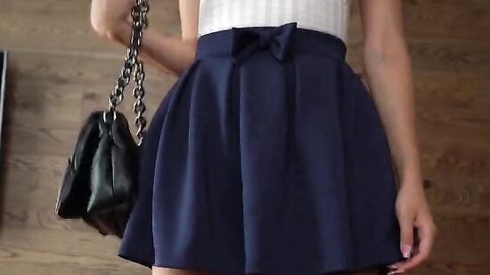 Мачеха увидела, что пасынок подглядывает за ней и решила ему дать