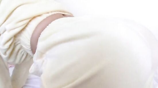 Соседка с большой попкой просто сводит меня с ума