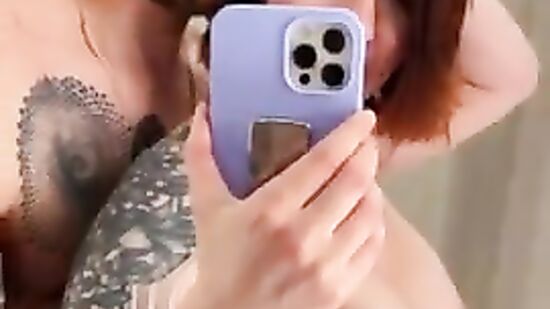 Решили не сдерживать себя и начали трахаться прямо в примерочной