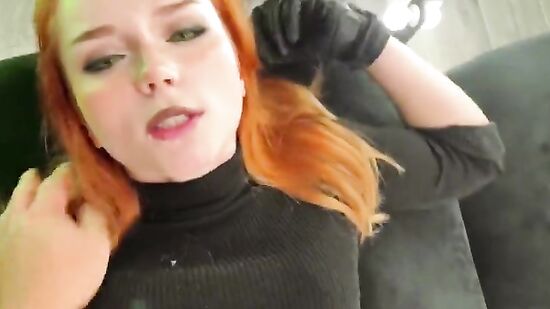 Рыжая русская красотка напрашивается на секс со спермой в ротик