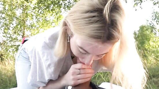 Весенний секс на природе с русской девушкой со спермой на сиськи