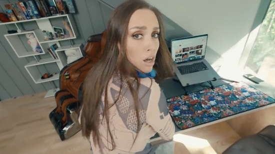 Стримерша и хейтер - Ты что охренел? - А ты что думала??