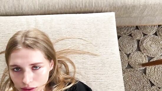 Давай это будет наш маленький секрет! Мы никому о б этом не расскажем...