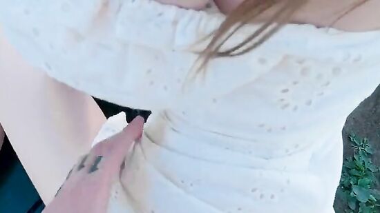 Может здесь и потрахаемся?? - Покатал на Волге русскую девушку, а потом трахнул на природе...