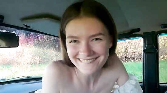 Может здесь и потрахаемся?? - Покатал на Волге русскую девушку, а потом трахнул на природе...