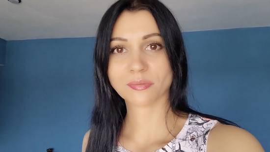 Русская мамка всегда готова дать обсосать свой большой клитор