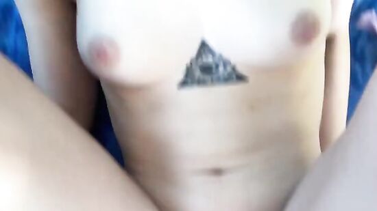 Летний секс со своей девушкой на природе - отличное дополнение к пикнику