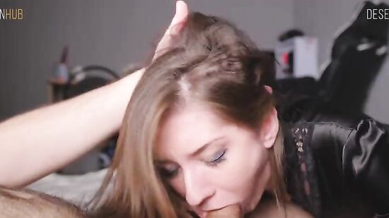 Сладкий минет и домашний секс в позе наездницы с симпатичной подружкой