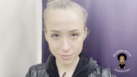 Намекнул девушке, что хочет минет за айфон и она была готова на это..