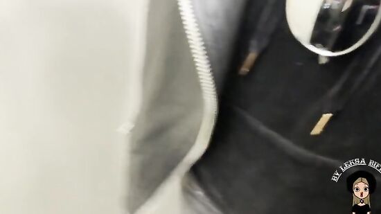 Намекнул девушке, что хочет минет за айфон и она была готова на это..