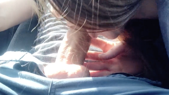 Минет в машине и секс в бритую киску со стонами