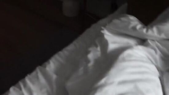 Изменил с симпатичной соседкой по комнате и кончил в неё, когда девушки не было рядом