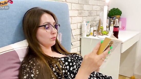 Мачеха была без трусов, а пасынок всё видел