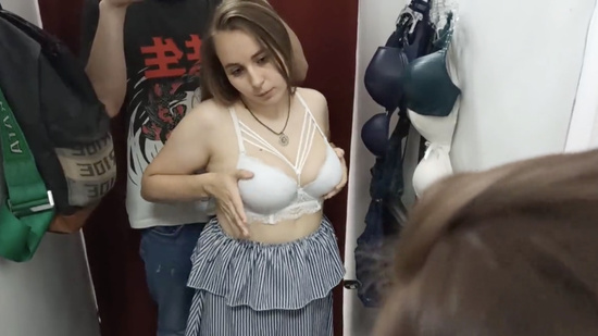 Сделаешь минет в раздевалке за то что сходили на шопинг??