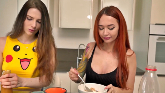 Секс на завтрак со сводными сестрами - красотками