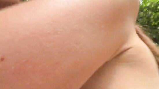 Пригласила друга гулять в лес и дала трахнуть со спермой в рот