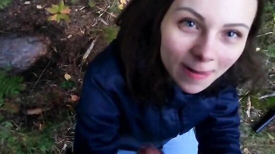 Мы просто гуляли по парку и он захотел минет прямо на улице