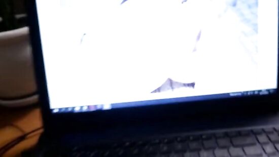 Спалился когда смотрел на обнаженные фотки своей молодой мачехи