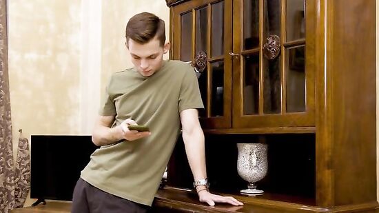 Зрелая русская женщина с волосатой киской дала парню за молчание