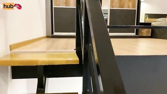 Пьяненькая мачеха выпила вина, и захотела соблазнить пасынка на секс..