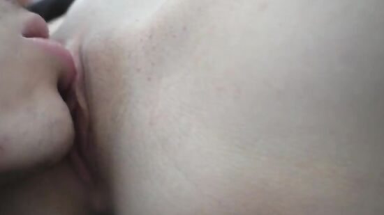 Русская студентка пригласила друга в гости на сладкий секс