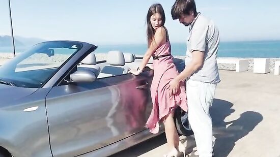 Симпатичная незнакомка отдалась богатому мужчине