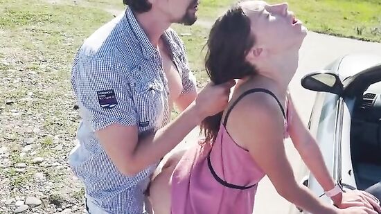 Симпатичная незнакомка отдалась богатому мужчине