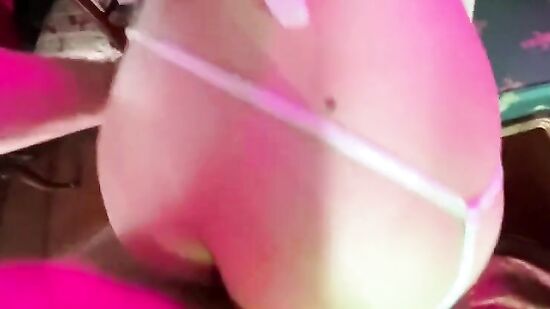 Когда жены нет дома, трахаю симпатичную уборщицу!