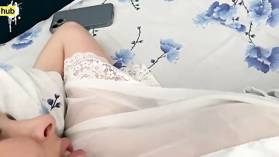 Русская мачеха успокаивает пасынка своей сладкой киской