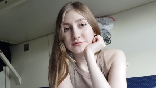 Русский парень едет отдыхать в одном купе с студенткой-незнакомкой