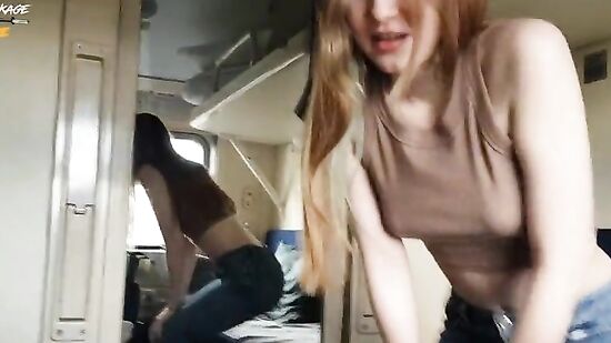 Русский парень едет отдыхать в одном купе с студенткой-незнакомкой