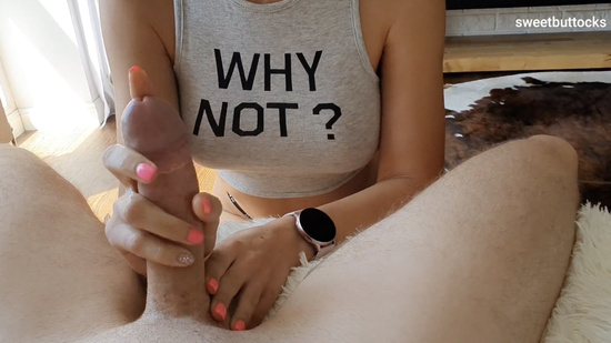 Мамка дрочит мужику с грязными разговорами