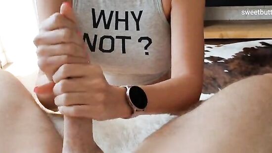 Мамка дрочит мужику с грязными разговорами