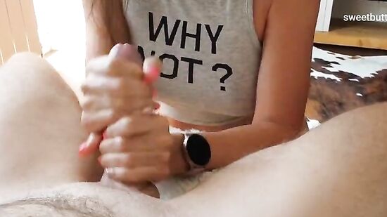 Мамка дрочит мужику с грязными разговорами