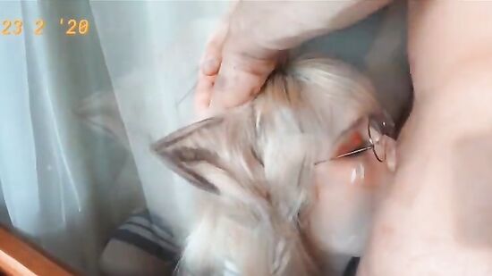 Свит Фокси сосет член соседу и кушает сперму