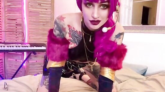 Эвелинн любит сосать член и жестко трахаться в анал