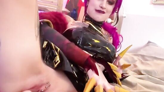 Эвелинн любит сосать член и жестко трахаться в анал