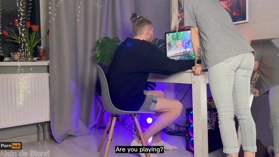 Молодая шлюшка просто в восторге от моего члена