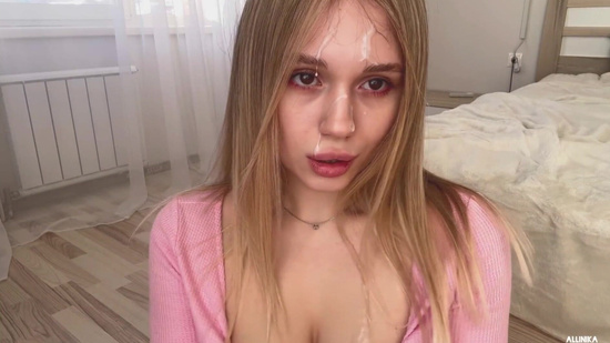 Сексуальная сводная сестра получила сперму на лицо после дрочки и секса