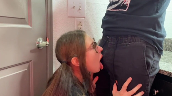 Изменила парню, пока он принимал душ