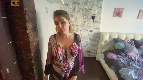 Зрелая милфа трахается без гондона за десятку